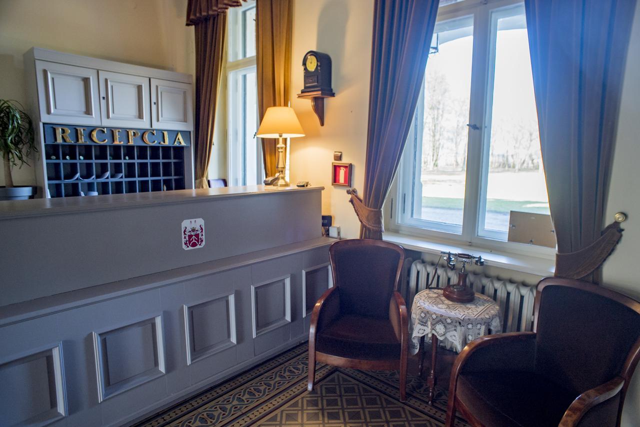 Palac Kobylniki Hotel Obrzycko Bagian luar foto