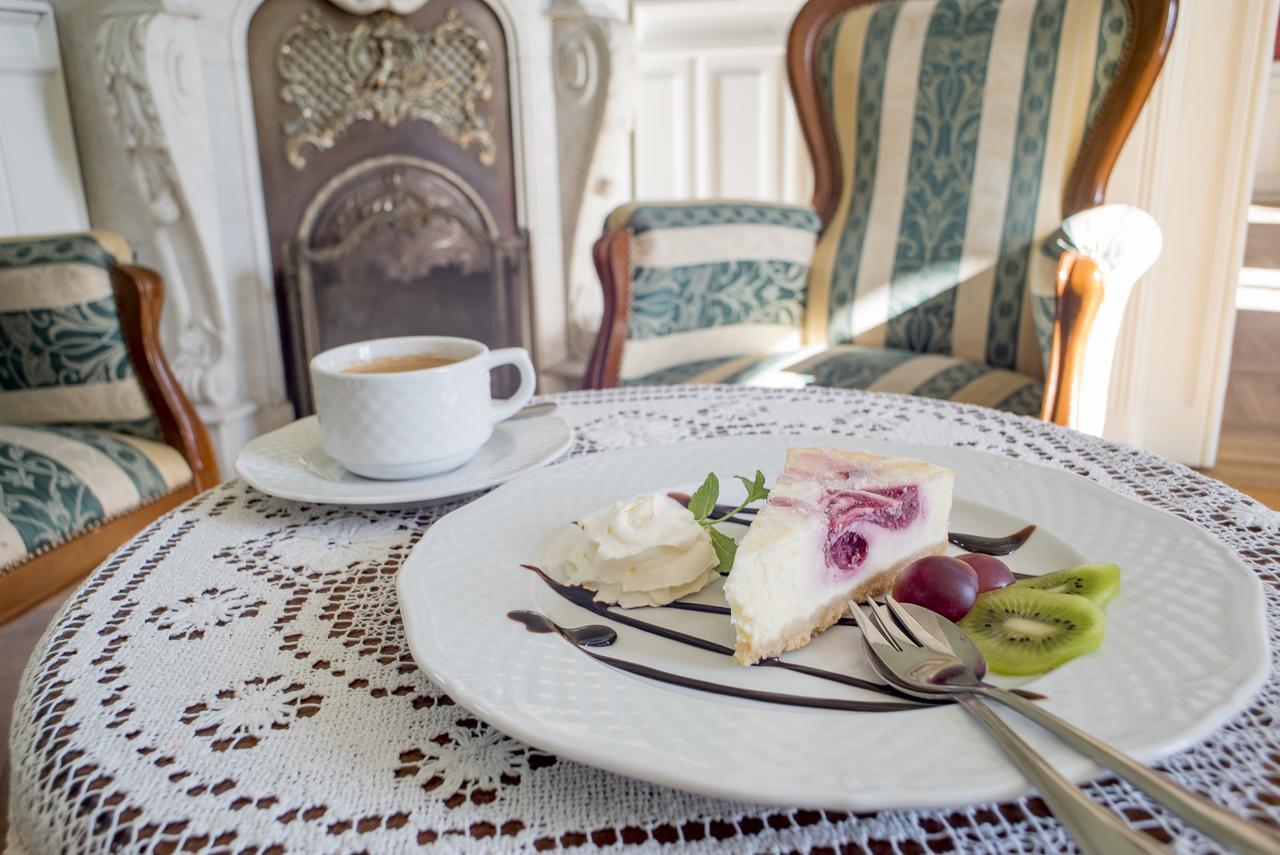 Palac Kobylniki Hotel Obrzycko Bagian luar foto