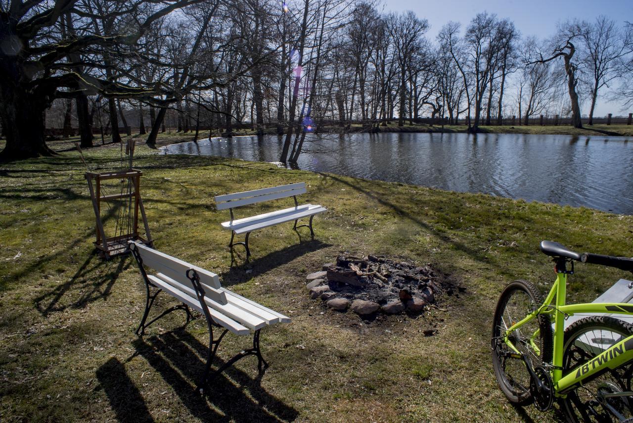 Palac Kobylniki Hotel Obrzycko Bagian luar foto