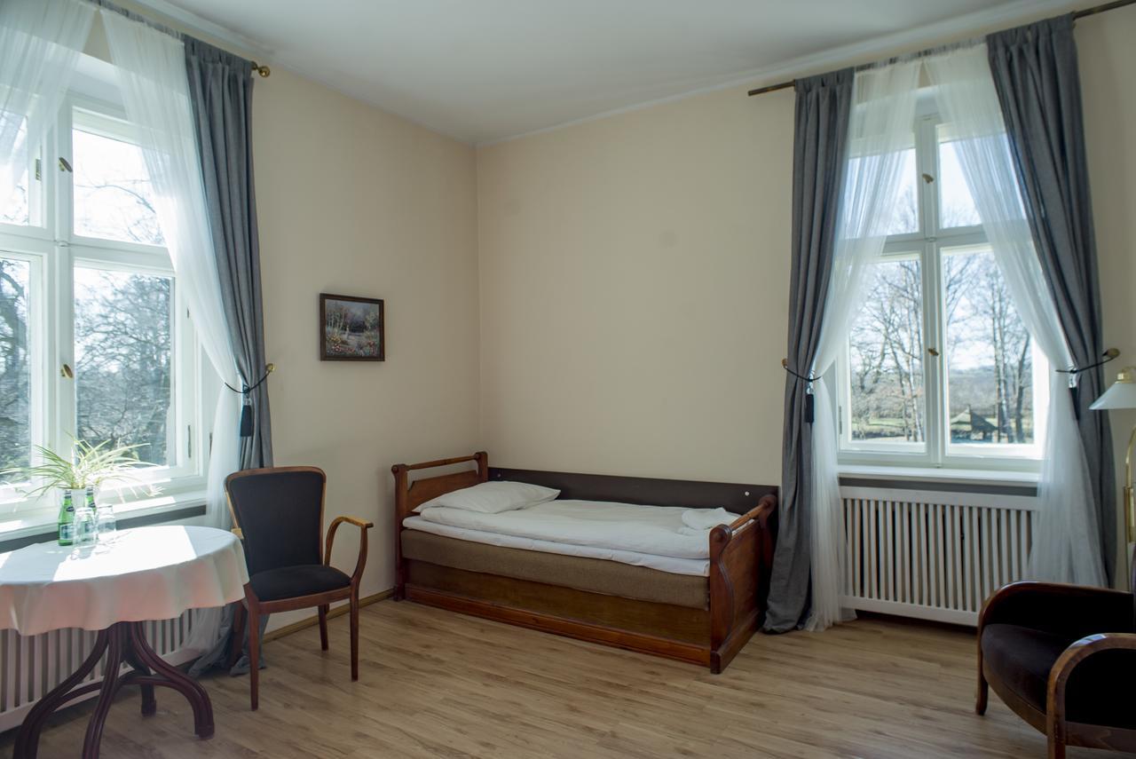 Palac Kobylniki Hotel Obrzycko Bagian luar foto